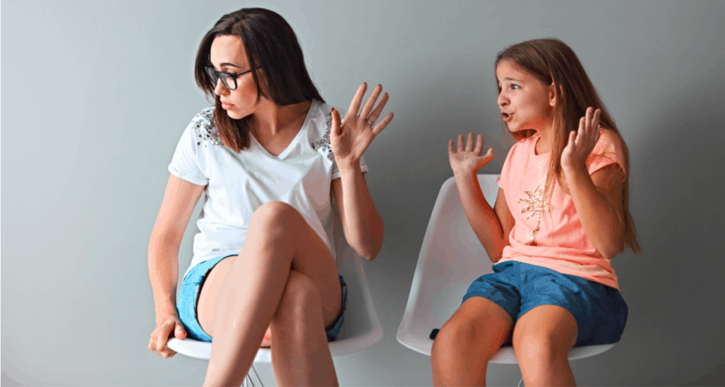 Image of mom and arguing daughter-talking back