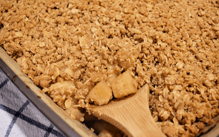 Apple crisp recipe: image of finished apple crisp dish