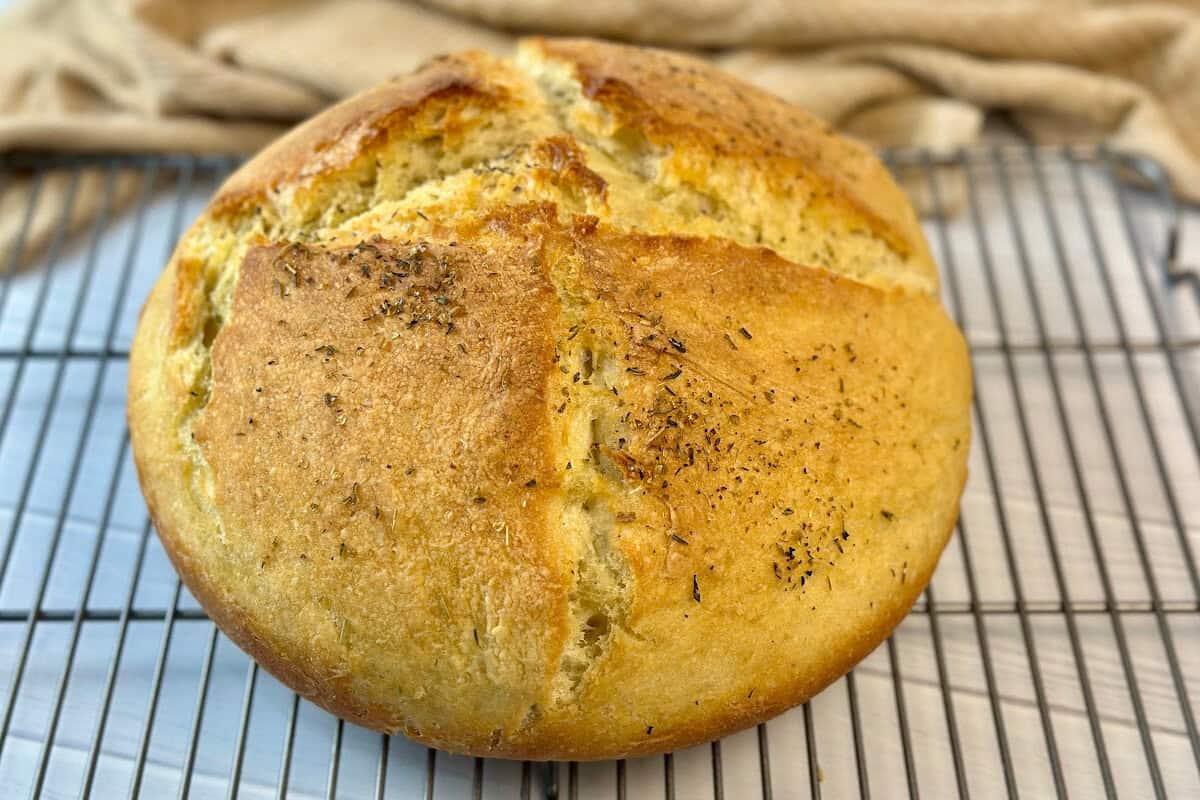 Easy crusty artisan dutch oven bread