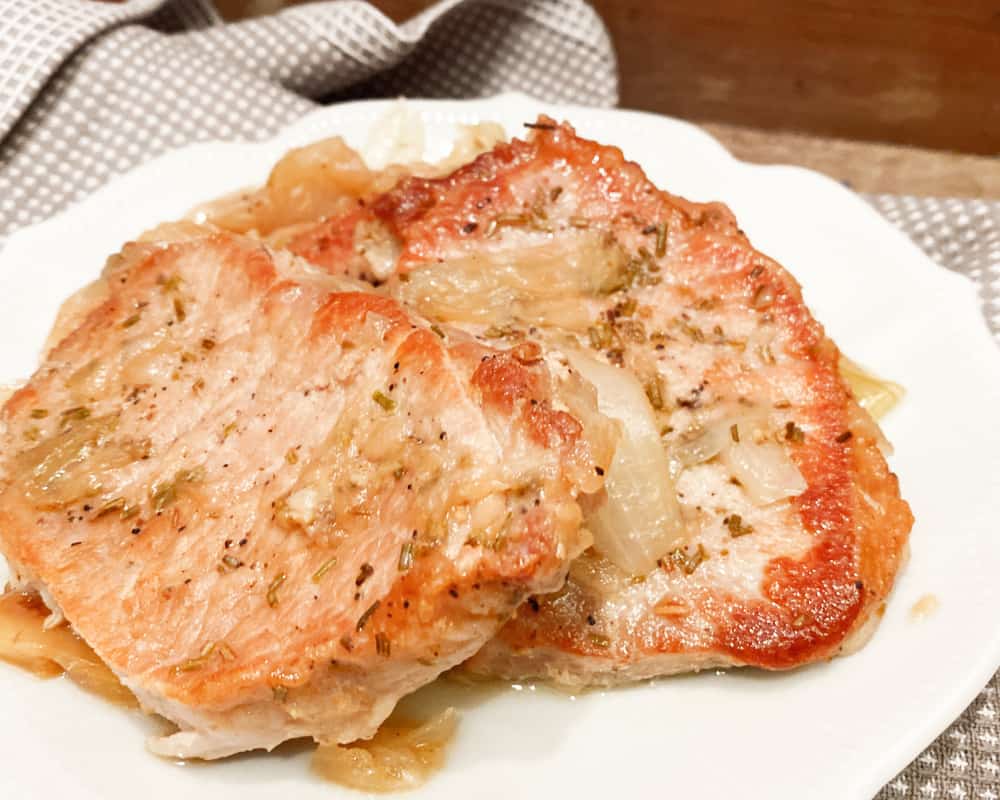 Sweet and Savory Pork Chops with Apples in the Instant Pot