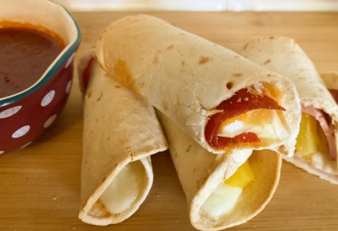 Pizza rollups in the air fryer-featured image