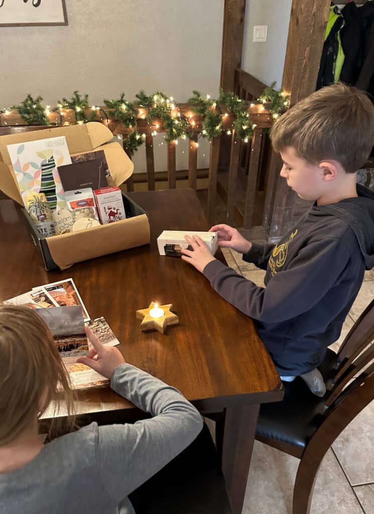 Kids opening items from Christmas edition of Artza box.