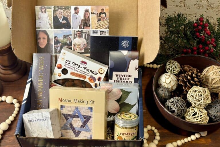 Artzabox opened with items inside- featured image